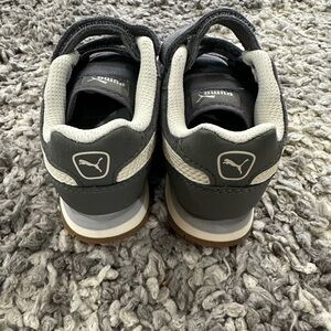 Toddler Pumas size 9c